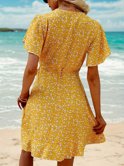 Luchtige Dames Zomerjurk met Bloemenprint en Elegante Overslag Pasvorm