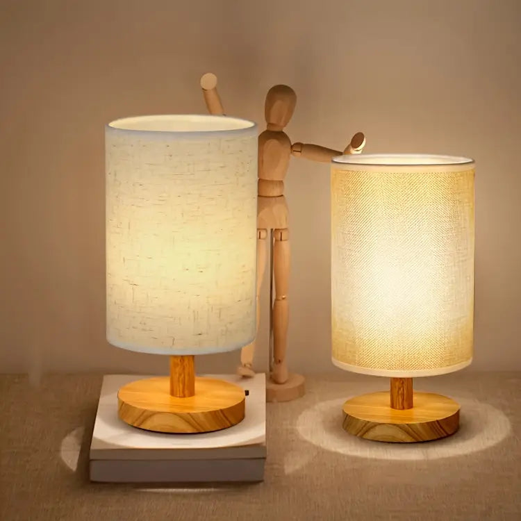 Minimalistische Tafellamp met Houten Basis en Stoffen Kap voor Sfeervol Licht