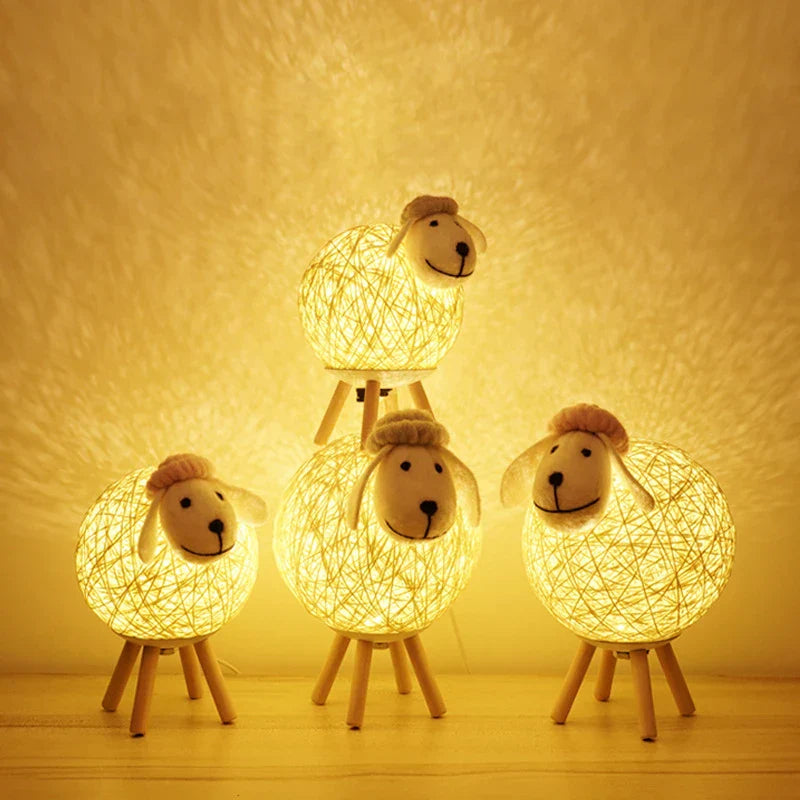 Schaap Nachtlamp met Geweven Kap en Houten Basis voor Warme Sfeer