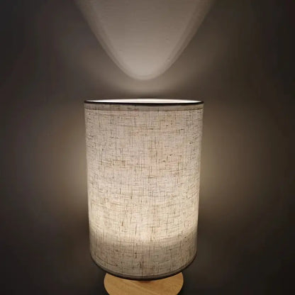 Minimalistische Tafellamp met Houten Basis en Stoffen Kap voor Sfeervol Licht