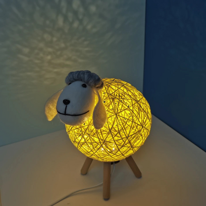 Schaap Nachtlamp met Geweven Kap en Houten Basis voor Warme Sfeer