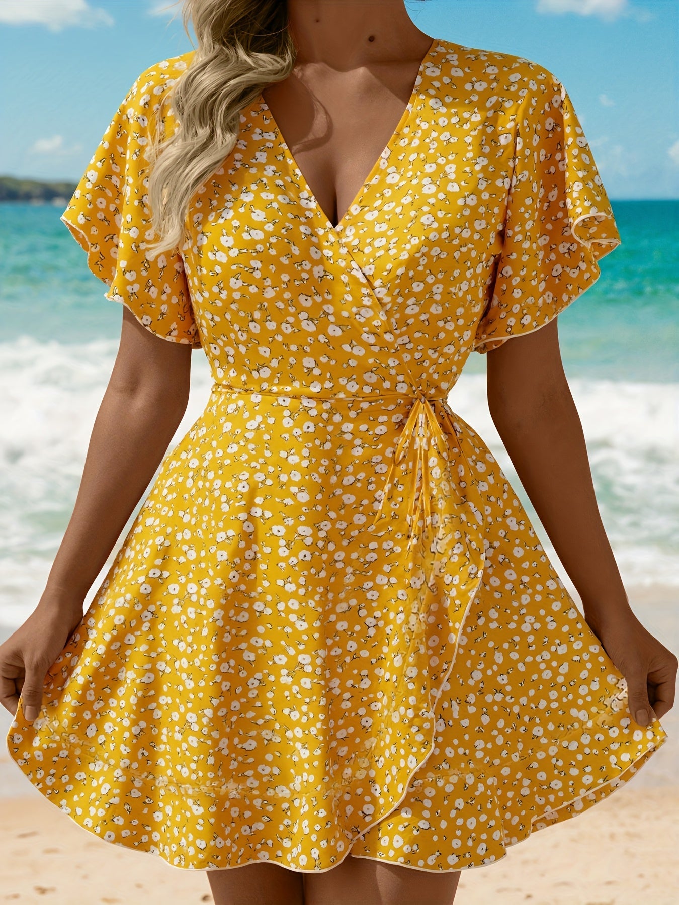 Luchtige Dames Zomerjurk met Bloemenprint en Elegante Overslag Pasvorm