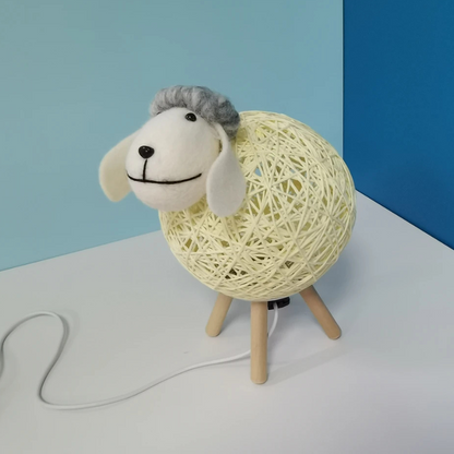 Schaap Nachtlamp met Geweven Kap en Houten Basis voor Warme Sfeer