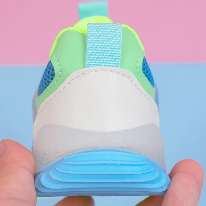 🌈👟 Kleurrijke LED Sneakers – Lichtgevende Stappen voor Kinderen!