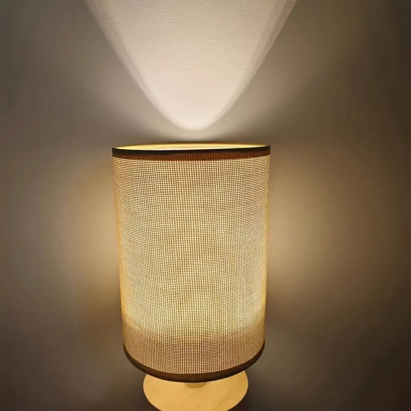 Minimalistische Tafellamp met Houten Basis en Stoffen Kap voor Sfeervol Licht