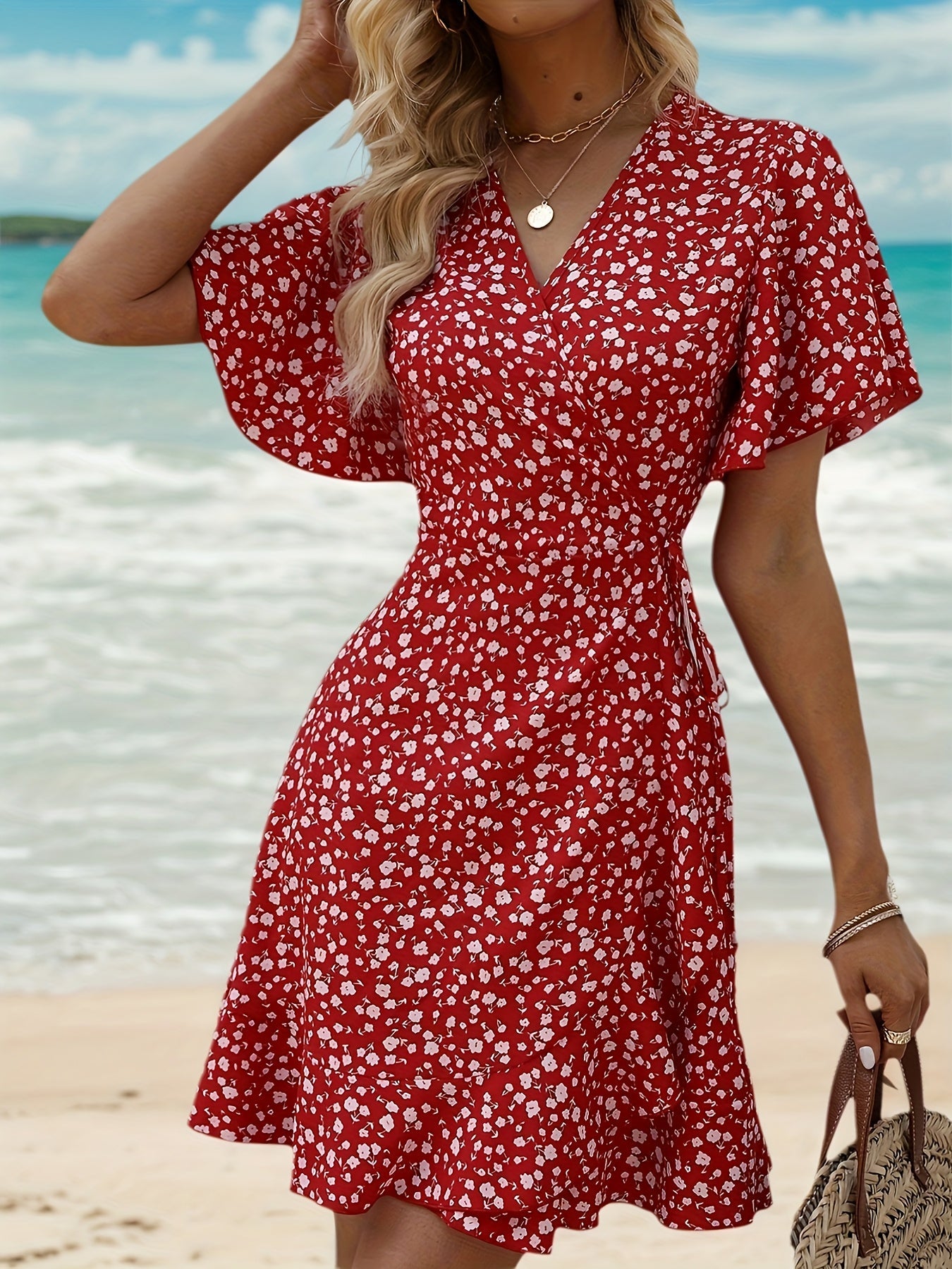 Luchtige Dames Zomerjurk met Bloemenprint en Elegante Overslag Pasvorm