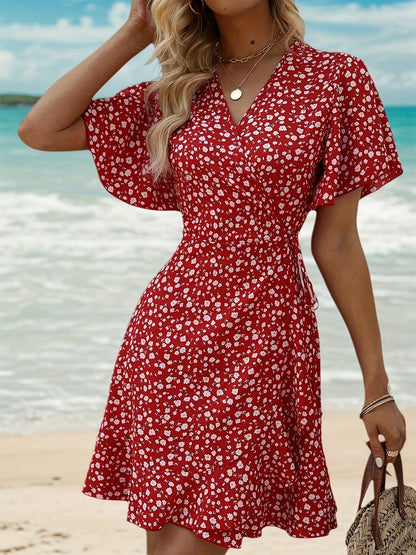 Luchtige Dames Zomerjurk met Bloemenprint en Elegante Overslag Pasvorm