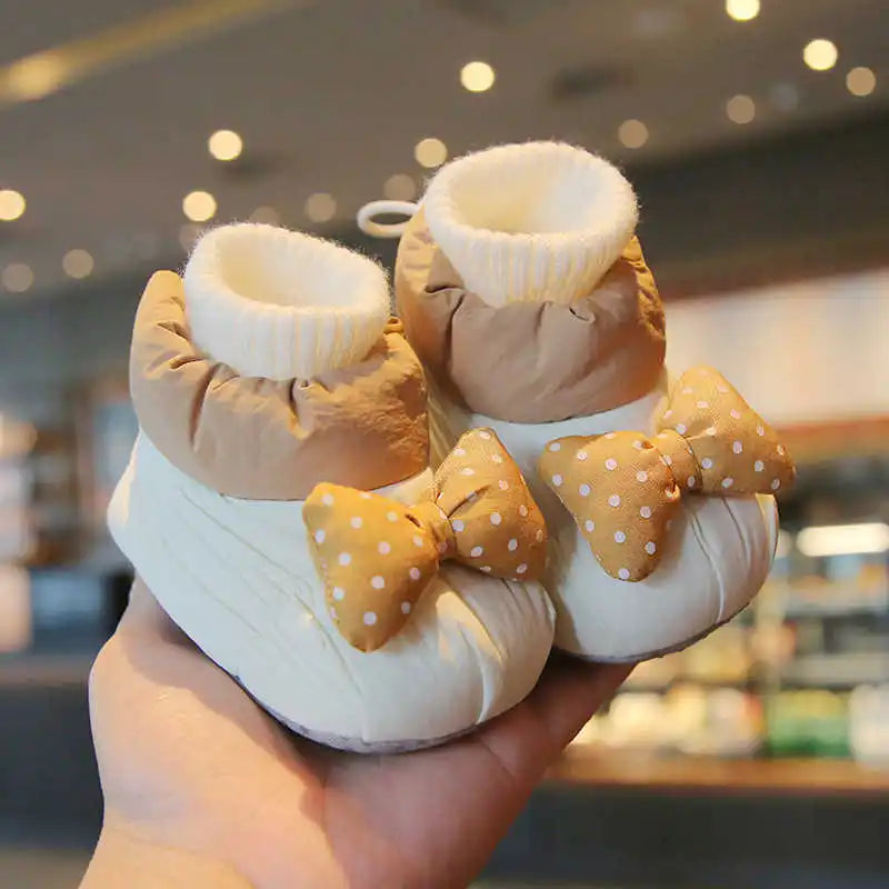 KnuffelVoetjes met Strik– Warm en Veilig