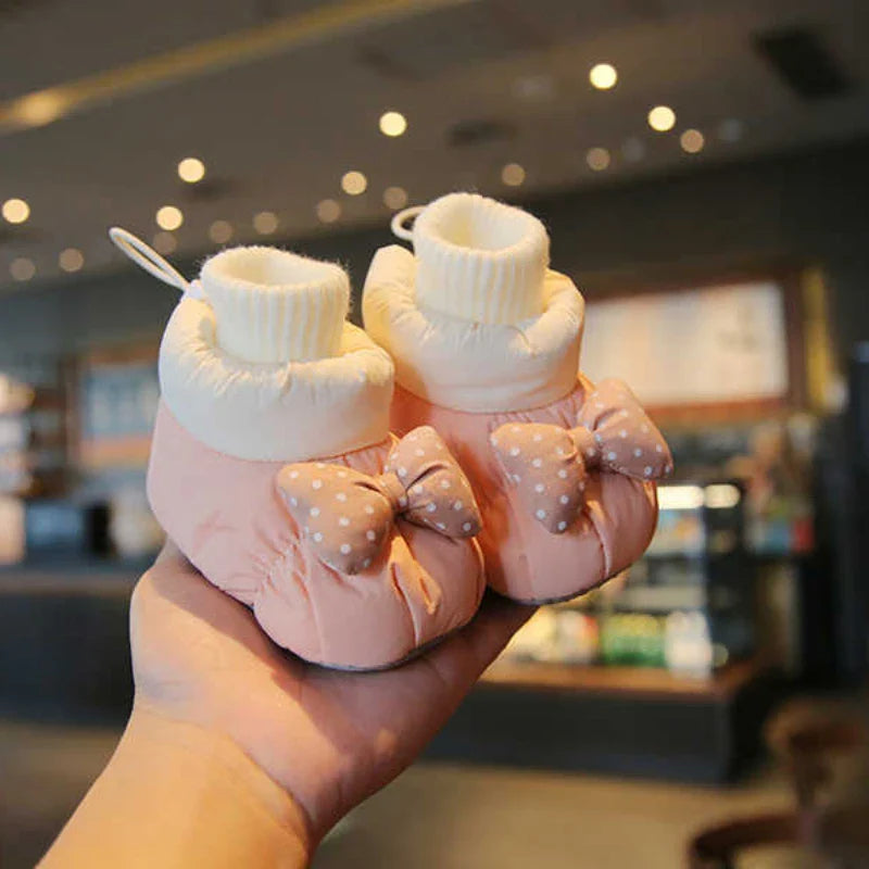 KnuffelVoetjes met Strik– Warm en Veilig